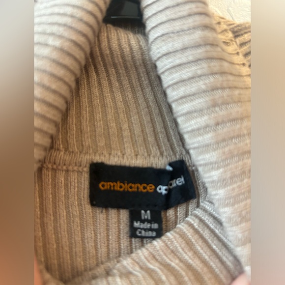 Tan Sweater shirt long neck nude woman size medium - Picture 3 of 5